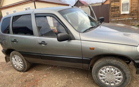 Chevrolet Niva I рестайлинг, 2004 год, 350 000 рублей, 1 фотография