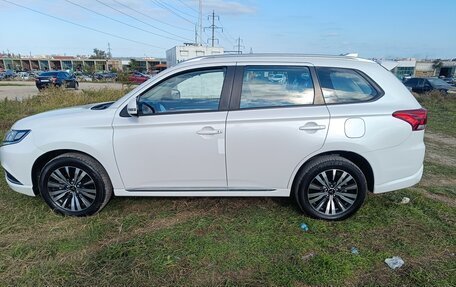 Mitsubishi Outlander III рестайлинг 3, 2022 год, 3 050 000 рублей, 7 фотография