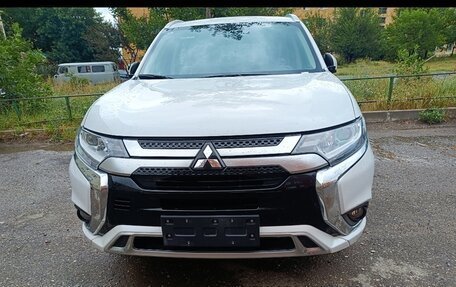 Mitsubishi Outlander III рестайлинг 3, 2022 год, 3 050 000 рублей, 10 фотография