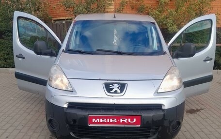 Peugeot Partner II рестайлинг 2, 2010 год, 590 000 рублей, 1 фотография