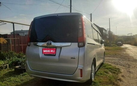 Toyota Noah III, 2015 год, 2 100 000 рублей, 2 фотография