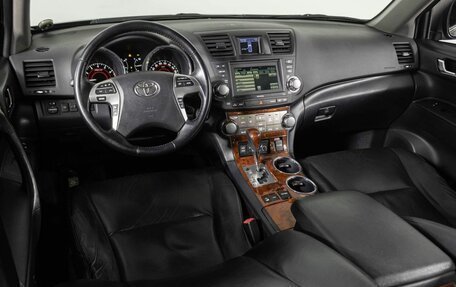 Toyota Highlander III, 2011 год, 2 350 000 рублей, 26 фотография