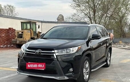 Toyota Highlander III, 2021 год, 3 300 000 рублей, 2 фотография