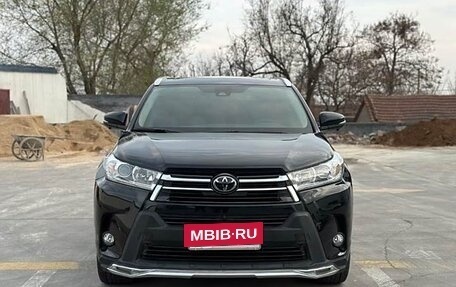 Toyota Highlander III, 2021 год, 3 300 000 рублей, 3 фотография