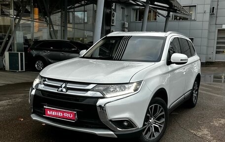 Mitsubishi Outlander III рестайлинг 3, 2017 год, 2 250 000 рублей, 1 фотография