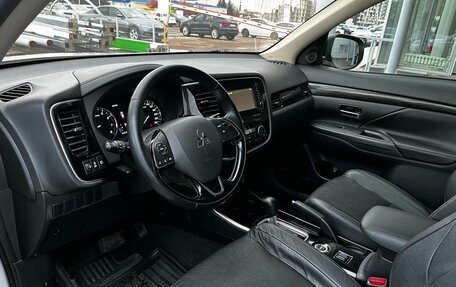 Mitsubishi Outlander III рестайлинг 3, 2017 год, 2 250 000 рублей, 9 фотография