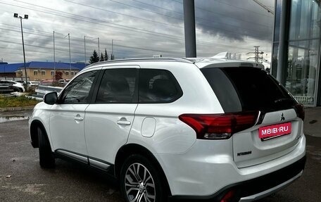 Mitsubishi Outlander III рестайлинг 3, 2017 год, 2 250 000 рублей, 3 фотография