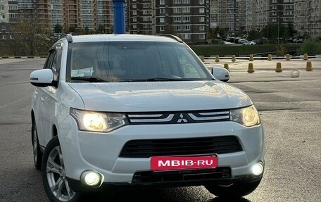 Mitsubishi Outlander III рестайлинг 3, 2013 год, 1 350 000 рублей, 1 фотография