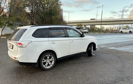 Mitsubishi Outlander III рестайлинг 3, 2013 год, 1 350 000 рублей, 3 фотография