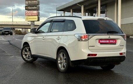 Mitsubishi Outlander III рестайлинг 3, 2013 год, 1 350 000 рублей, 4 фотография