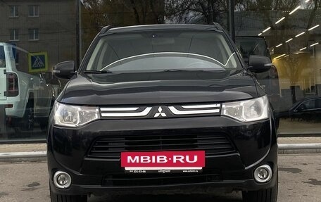 Mitsubishi Outlander III рестайлинг 3, 2012 год, 1 405 000 рублей, 2 фотография