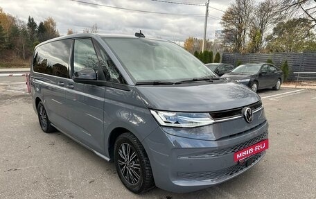 Volkswagen Multivan, 2022 год, 7 100 000 рублей, 2 фотография