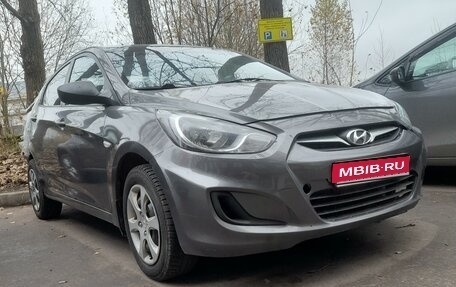 Hyundai Solaris II рестайлинг, 2011 год, 430 000 рублей, 1 фотография