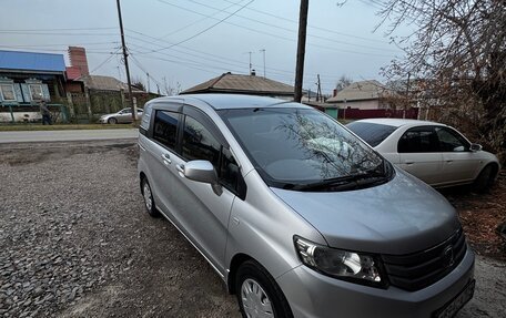 Honda Freed I, 2014 год, 1 300 000 рублей, 5 фотография