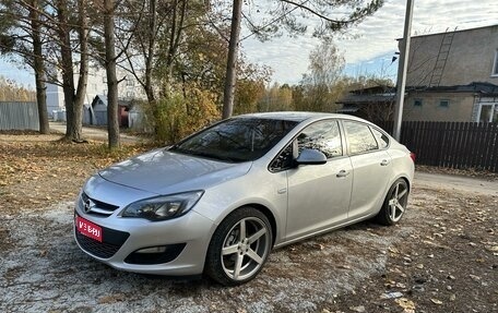 Opel Astra J, 2013 год, 790 000 рублей, 1 фотография