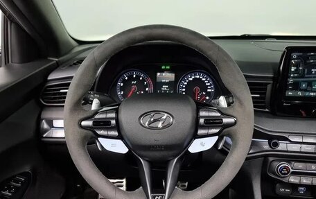 Hyundai Veloster II, 2021 год, 2 850 000 рублей, 13 фотография