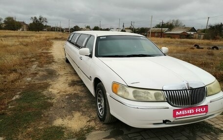 Lincoln Town Car III рестайлинг, 2001 год, 320 000 рублей, 4 фотография