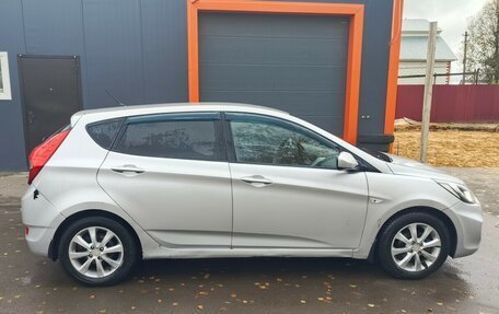 Hyundai Solaris II рестайлинг, 2011 год, 750 000 рублей, 3 фотография