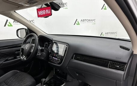 Mitsubishi Outlander III рестайлинг 3, 2022 год, 4 501 000 рублей, 8 фотография