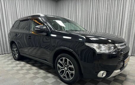 Mitsubishi Outlander III рестайлинг 3, 2014 год, 1 800 000 рублей, 2 фотография