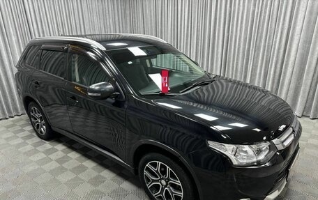 Mitsubishi Outlander III рестайлинг 3, 2014 год, 1 800 000 рублей, 3 фотография