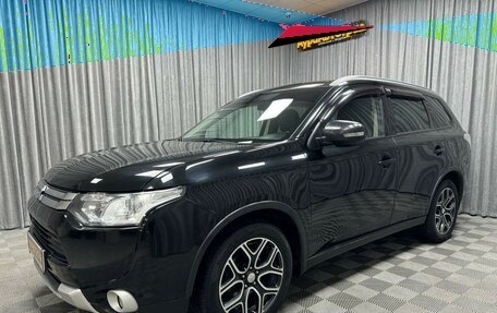 Mitsubishi Outlander III рестайлинг 3, 2014 год, 1 800 000 рублей, 8 фотография