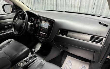 Mitsubishi Outlander III рестайлинг 3, 2014 год, 1 800 000 рублей, 36 фотография