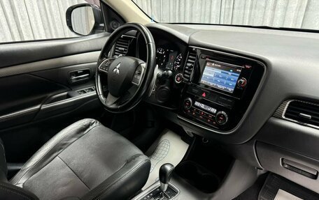 Mitsubishi Outlander III рестайлинг 3, 2014 год, 1 800 000 рублей, 38 фотография