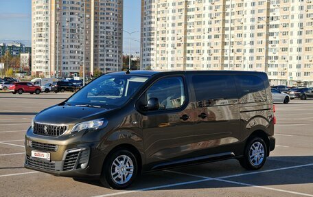 Peugeot Traveller I, 2018 год, 2 650 000 рублей, 3 фотография