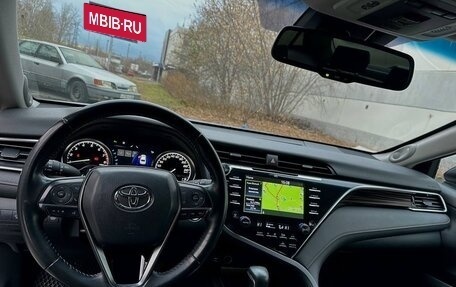 Toyota Camry, 2019 год, 3 070 000 рублей, 10 фотография