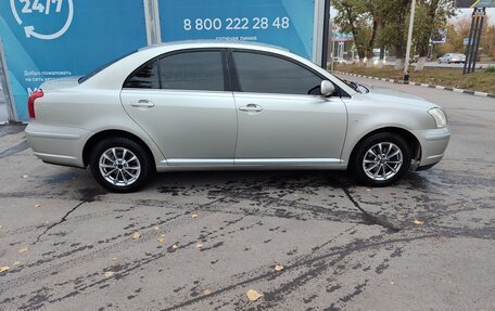 Toyota Avensis III рестайлинг, 2004 год, 950 000 рублей, 1 фотография