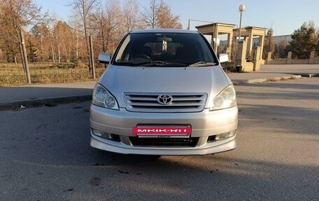 Toyota Ipsum II, 2001 год, 830 000 рублей, 2 фотография