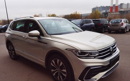 Volkswagen Tiguan II, 2021 год, 3 900 000 рублей, 3 фотография