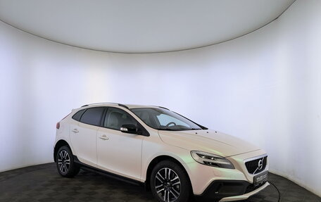 Volvo V40 II рестайлинг, 2019 год, 2 695 000 рублей, 3 фотография