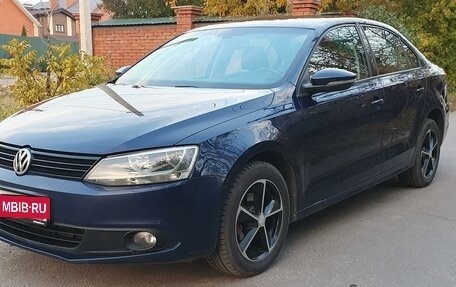 Volkswagen Jetta VI, 2013 год, 900 000 рублей, 1 фотография