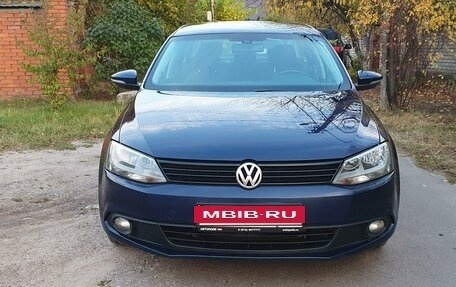 Volkswagen Jetta VI, 2013 год, 900 000 рублей, 2 фотография