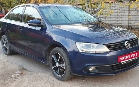 Volkswagen Jetta VI, 2013 год, 900 000 рублей, 6 фотография