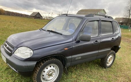 Chevrolet Niva I рестайлинг, 2004 год, 275 000 рублей, 2 фотография