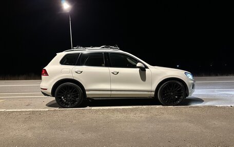 Volkswagen Touareg III, 2011 год, 2 410 000 рублей, 3 фотография