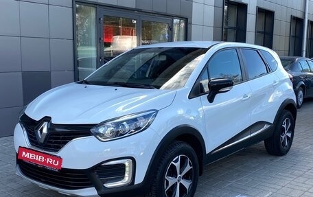 Renault Kaptur I рестайлинг, 2017 год, 1 599 000 рублей, 3 фотография