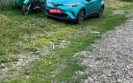 Toyota C-HR I рестайлинг, 2017 год, 2 300 000 рублей, 1 фотография