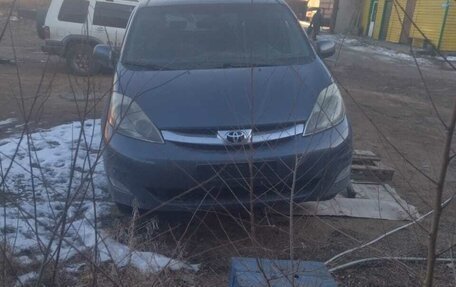 Toyota Sienna II рестайлинг, 2006 год, 950 000 рублей, 1 фотография