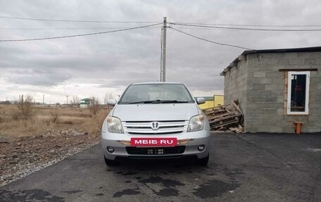 Toyota Ist II, 2004 год, 700 000 рублей, 3 фотография