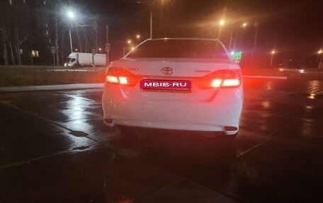 Toyota Camry, 2015 год, 2 300 000 рублей, 8 фотография