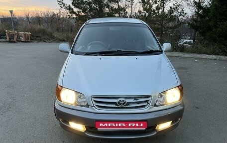 Toyota Ipsum II, 2000 год, 568 000 рублей, 2 фотография