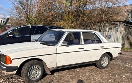 Mercedes-Benz W123, 1982 год, 215 000 рублей, 1 фотография