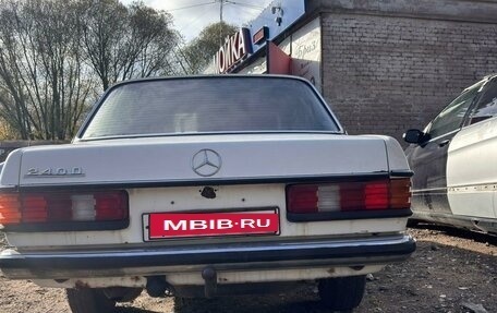 Mercedes-Benz W123, 1982 год, 215 000 рублей, 2 фотография