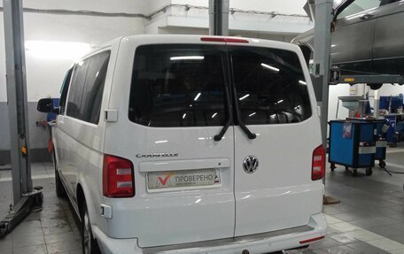 Volkswagen Caravelle T6 рестайлинг, 2018 год, 2 936 000 рублей, 3 фотография