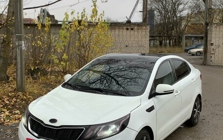 KIA Rio III рестайлинг, 2013 год, 820 000 рублей, 2 фотография