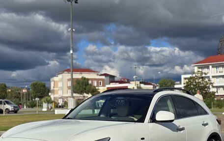 Infiniti QX70, 2014 год, 2 530 000 рублей, 11 фотография